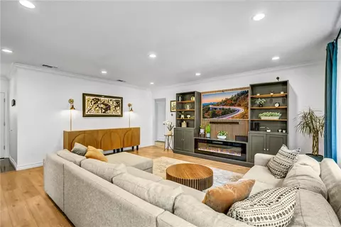 Living - 6830 Bothwell Rd, Reseda, CA 91335 photo 2 of 3