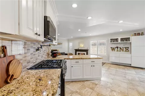 Kitchen - 2585 Callahan Ave, Simi Valley, CA 93065 photo 6 of 9