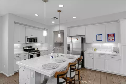 Kitchen - 21730 Bene, Saugus, CA 91350 photo 4 of 4
