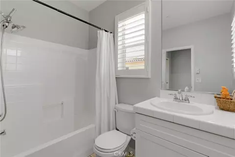 Bath - 21730 Bene, Saugus, CA 91350 photo 4 of 4