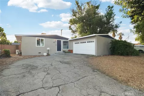 8411 Mammoth Ave, Panorama City, CA 91402