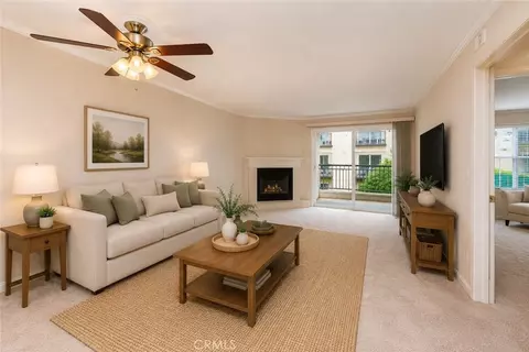 5540 Owensmouth Ave #205, Woodland Hills, CA 91367