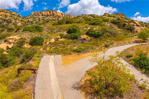 200 Amigo Rd, Chatsworth, CA 91311
