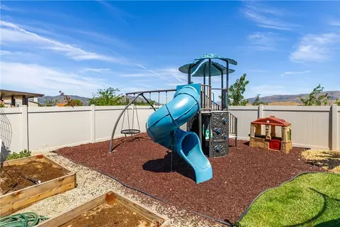 Exterior - 605 W W Orch, Tehachapi, CA 93561 photo 10 of 14