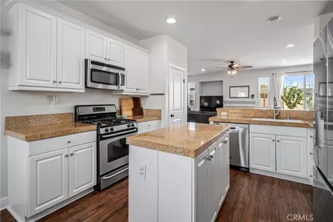 Kitchen - 605 W W Orch, Tehachapi, CA 93561 photo 3 of 3