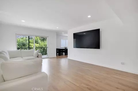 1015 N Michillinda #302, Pasadena, CA 91107