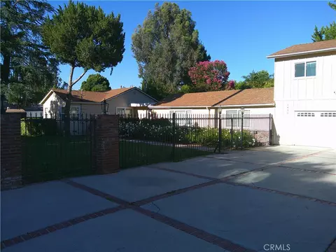 5430 Woodlake Ave, Woodland Hills, CA 91367