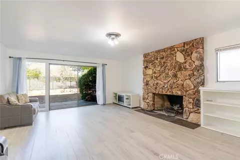 Living - 310 Susan Ct, Palmdale, CA 93551 photo 1 of 4