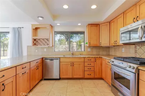 Kitchen - 310 Susan Ct, Palmdale, CA 93551 photo 1 of 4