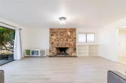 Living - 310 Susan Ct, Palmdale, CA 93551 photo 2 of 4