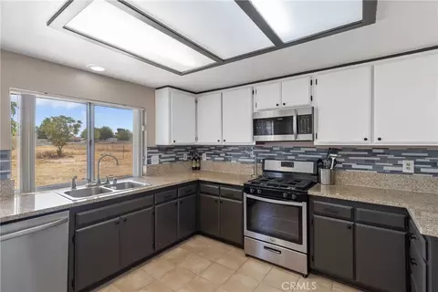 Kitchen - 41104 171st E, Lancaster, CA 93535 photo 4 of 4