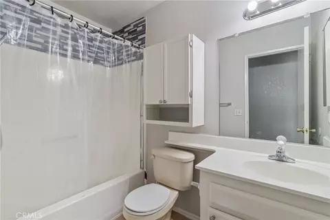 Bath - 41104 171st E, Lancaster, CA 93535 photo 2 of 2