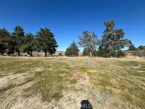 40007 92nd St W, Leona Valley, CA 93551