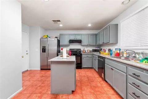 Kitchen - 149 Asusena, Palmdale, CA 93550 photo 1 of 2