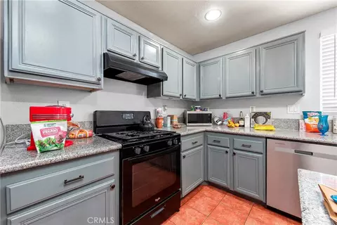 Kitchen - 149 Asusena, Palmdale, CA 93550 photo 2 of 2