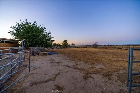 Exterior - 20539 E Avenue R, Palmdale, CA 93591 photo 22 of 24