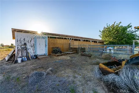 Exterior - 20539 E Avenue R, Palmdale, CA 93591 photo 20 of 24