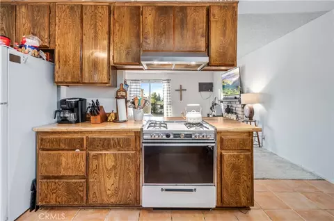Kitchen - 20539 E Avenue R, Palmdale, CA 93591 photo 1 of 3