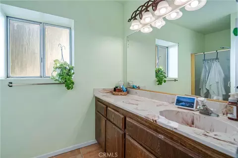 Bath - 20539 E Avenue R, Palmdale, CA 93591 photo 1 of 2