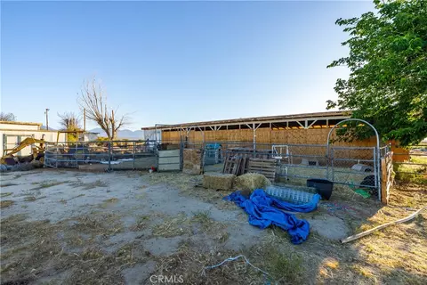 Exterior - 20539 E Avenue R, Palmdale, CA 93591 photo 21 of 24