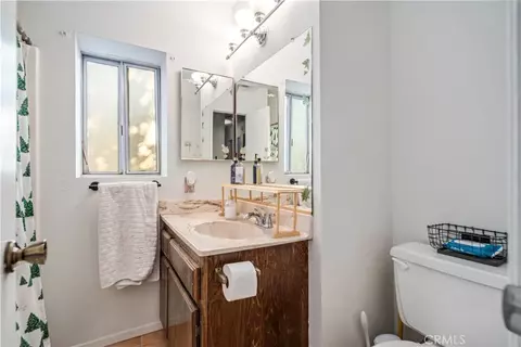 Bath - 20539 E Avenue R, Palmdale, CA 93591 photo 2 of 2