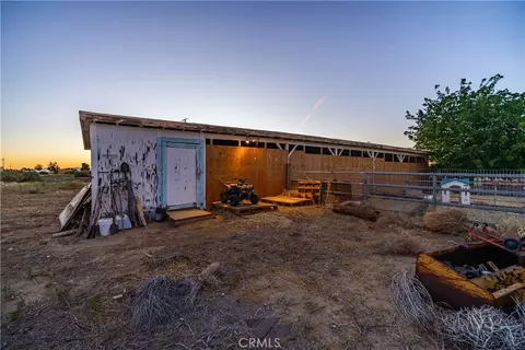 Exterior - 20539 E Avenue R, Palmdale, CA 93591 photo 19 of 24