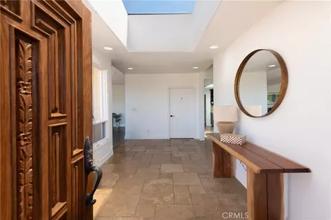 3913 Ventura Cyn, Sherman Oaks, CA 91423