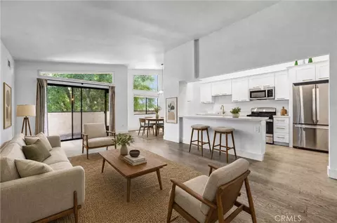 5805 Whitsett Ave #201, Valley Village, CA 91607