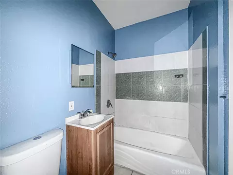 Bath - 1403 Lemon Ave, Long Beach, CA 90813 photo 4 of 6