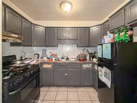 Kitchen - 1403 Lemon Ave, Long Beach, CA 90813 photo 7 of 8