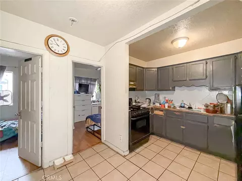 Entry Way - 1403 Lemon Ave, Long Beach, CA 90813 photo 2 of 3
