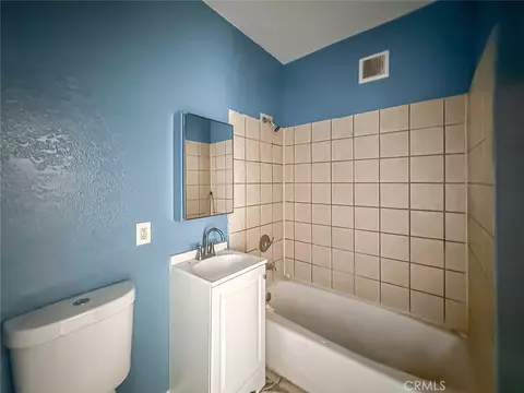 Bath - 1403 Lemon Ave, Long Beach, CA 90813 photo 1 of 6