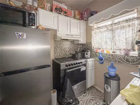 Kitchen - 1403 Lemon Ave, Long Beach, CA 90813 photo 2 of 8