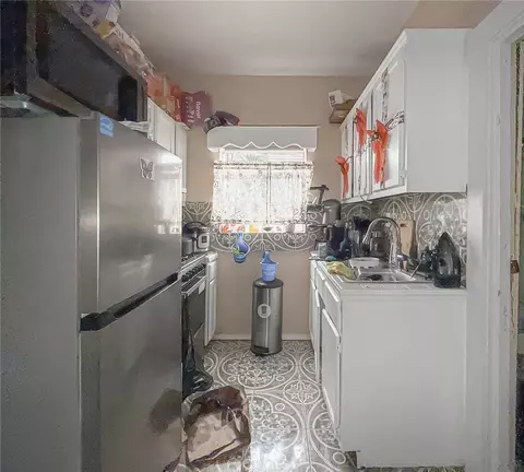 Kitchen - 1403 Lemon Ave, Long Beach, CA 90813 photo 3 of 8