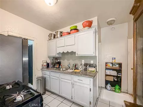 Kitchen - 1403 Lemon Ave, Long Beach, CA 90813 photo 5 of 8