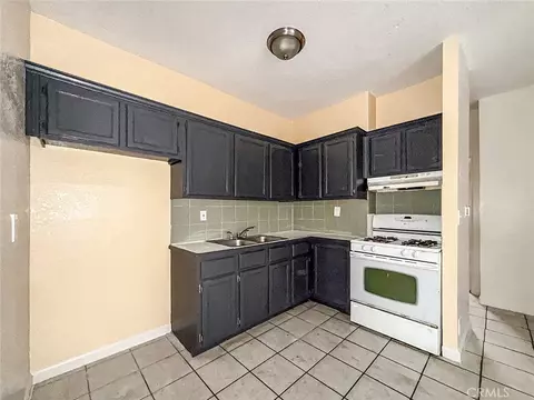 Kitchen - 1403 Lemon Ave, Long Beach, CA 90813 photo 6 of 8