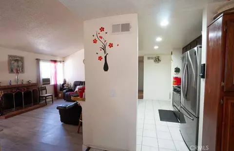 Entry Way - 37406 3rd E, Palmdale, CA 93550 photo 3 of 5