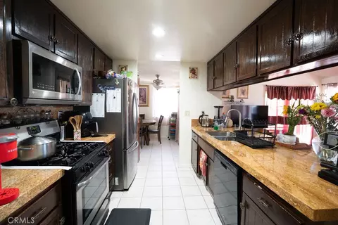 Kitchen - 37406 3rd E, Palmdale, CA 93550 photo 2 of 3