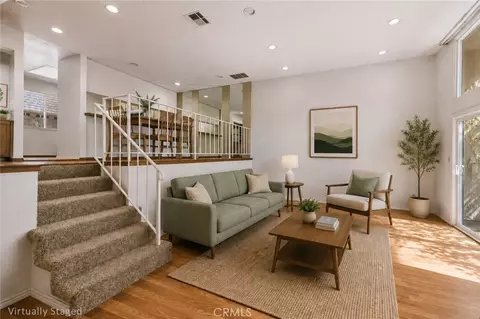 17943 Magnolia Blvd #16, Encino, CA 91316