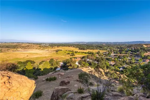 8740 Azul Dr, West Hills, CA 91304
