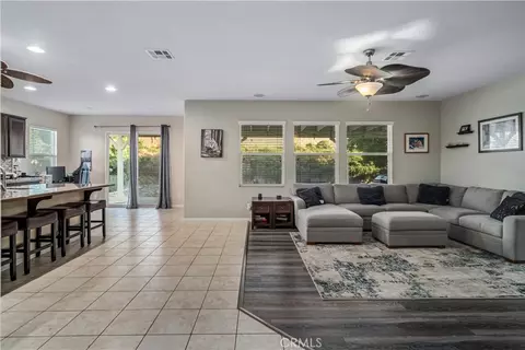 Entry Way - 7044 Lyric Ave, Lancaster, CA 93536 photo 3 of 8