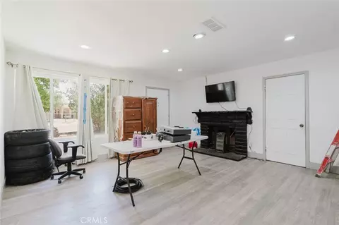 Living - 40155 176th St E, Palmdale, CA 93591 photo 2 of 2