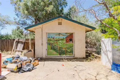 Exterior - 40155 176th St E, Palmdale, CA 93591 photo 2 of 6