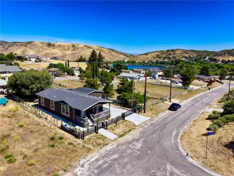 42815 Lowhill Dr, Lake Hughes, CA 93532
