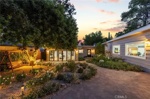 22125 Avenue Morelos, Woodland Hills, CA 91364