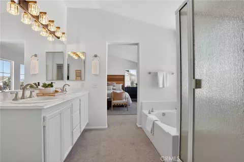 Bath - 2749 Ophelia Ct, Simi Valley, CA 93063 photo 2 of 4
