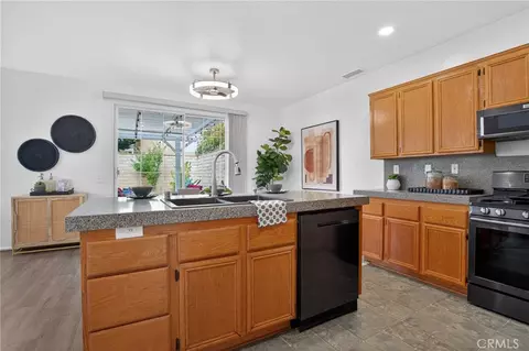 Kitchen - 2749 Ophelia Ct, Simi Valley, CA 93063 photo 4 of 5