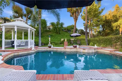 Exterior - 22029 Rodeffer Pl, Saugus, CA 91350 photo 5 of 16