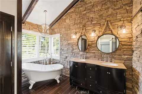 Bath - 22029 Rodeffer Pl, Saugus, CA 91350 photo 2 of 4
