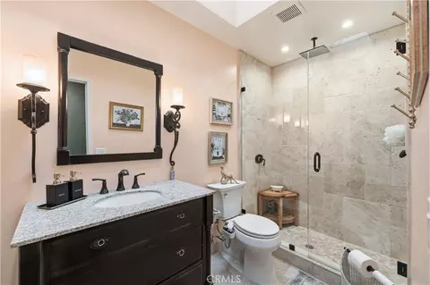 Bath - 22029 Rodeffer Pl, Saugus, CA 91350 photo 4 of 4